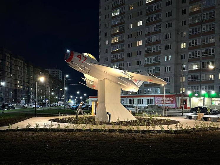 Энергетики «Россети Центр» сделали подсветку памятника МиГ-15 в Ярославле