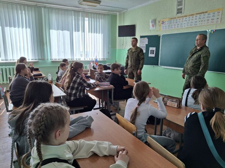 Запорожские школьники из Мелитополя узнали о службе в авиации от военнослужащих Запорожской области