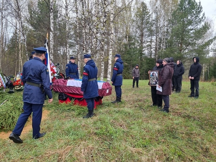 В Тверской области с почестями похоронили военнослужащего, погибшего под Курском