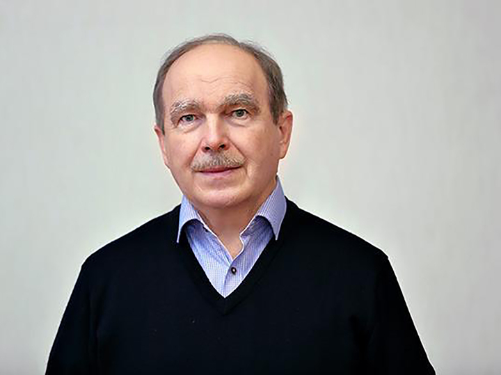Установлена связь между нарушениями осанки и ухудшением зрения