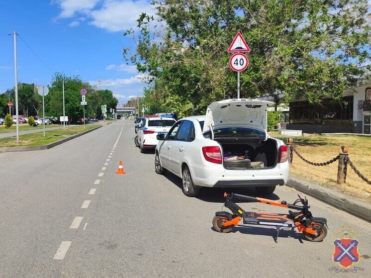 В Волгограде в ДТП с «Ладой» пострадал школьник на электросамокате