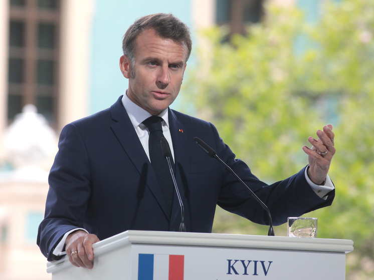 Macron: West has no legal framework for seizing frozen Russian assets