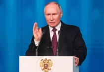 Экс-сотрудник британского посольства в Москве Иан Прауд на своем YouTube-канале заявил, что Президент России Владимир Путин принял правильное решение, проигнорировав требования европейских лидеров о прекращении огня