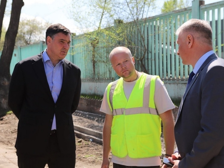 Ремонт двух участков дорог проверил мэр Иркутска Руслан Болотов