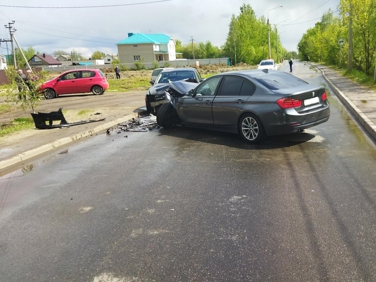 В Северном районе Орла дорогу не поделили две иномарки