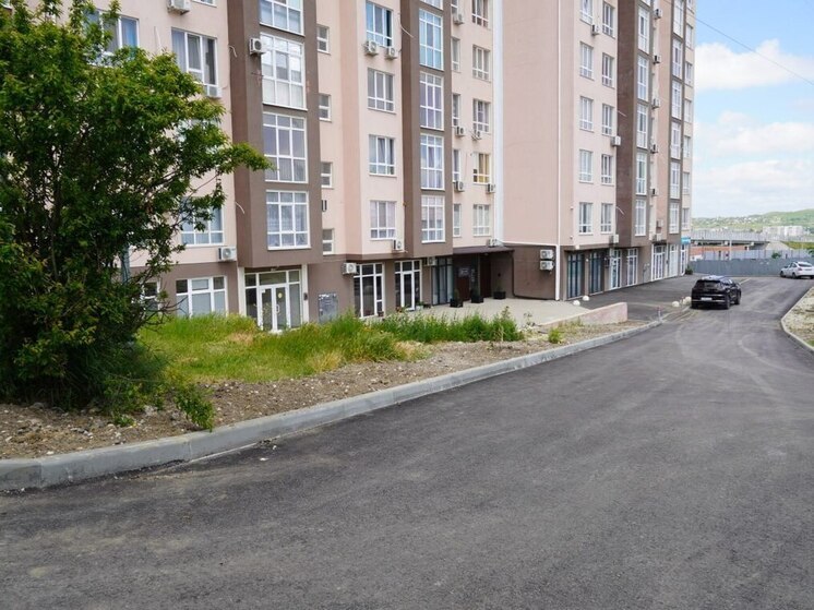 В Керчи завершили благоустройство придомовой территории