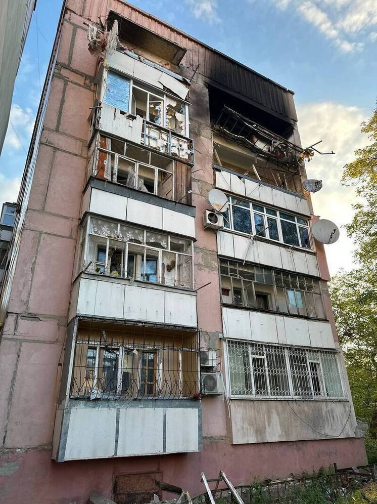 В запорожском Токмаке из-за обстрела ВСУ поврежден жилой дом