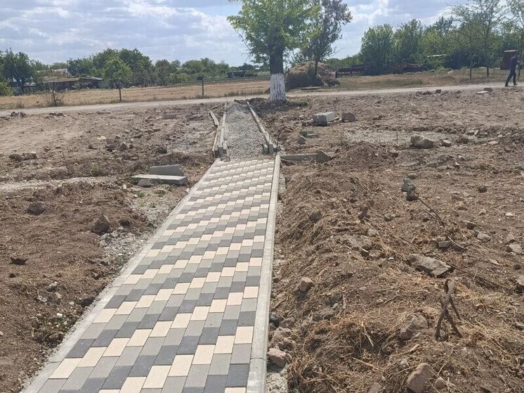 В Джанкойском районе благоустраивают парковую зону