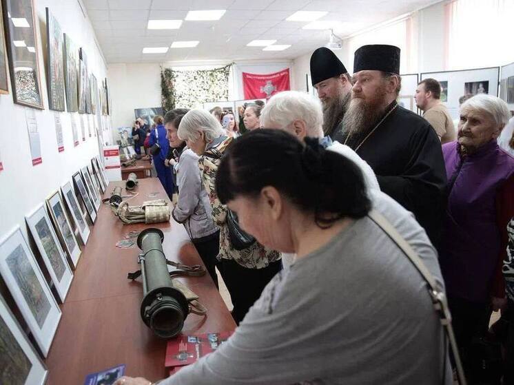 В Коми-Пермяцком округе открылась выставка портретов участников СВО