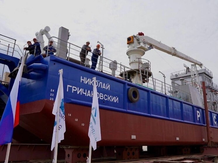 В Астраханской области на воду спущены два новых судна