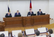 В здании Алтайского краевого Законодательного Собрания 14 мая прошло совещание, на котором обсудили итоги визита сенаторов в регион, а также подняли вопросы взаимодействия органов публичной власти с институтами гражданского общества. По окончанию заседания представителям власти и общественности Алтайского края были вручены награды.