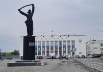 В Свердловской области идет активная проверка государственных и муниципальных контрактов, заключенных в последние годы по линии регионального министерства энергетики и ЖКХ, чье прежнее руководство сейчас находится под следствием едва ли не в полном составе