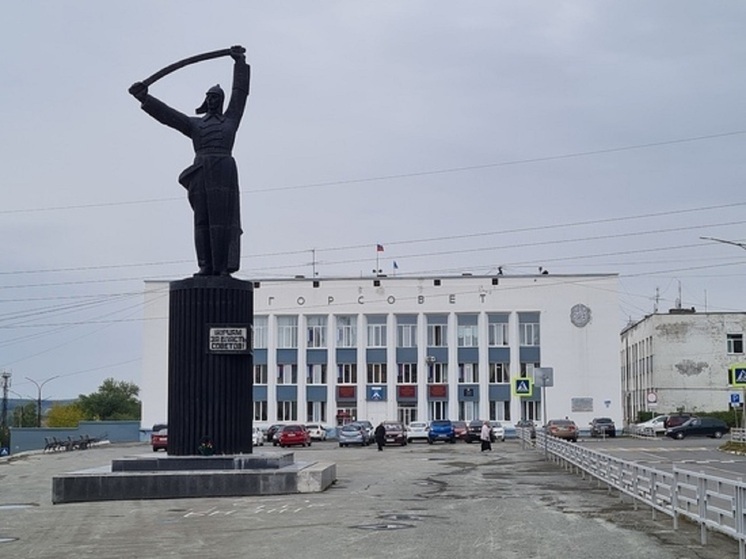 В Свердловской области идет активная проверка государственных и муниципальных контрактов, заключенных в последние годы по линии регионального министерства энергетики и ЖКХ, чье прежнее руководство сейчас находится под следствием едва ли не в полном составе