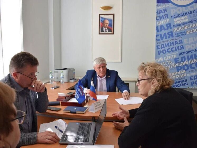 20 человек обратились на прием к сенатору Алексею Наумцу 12 мая