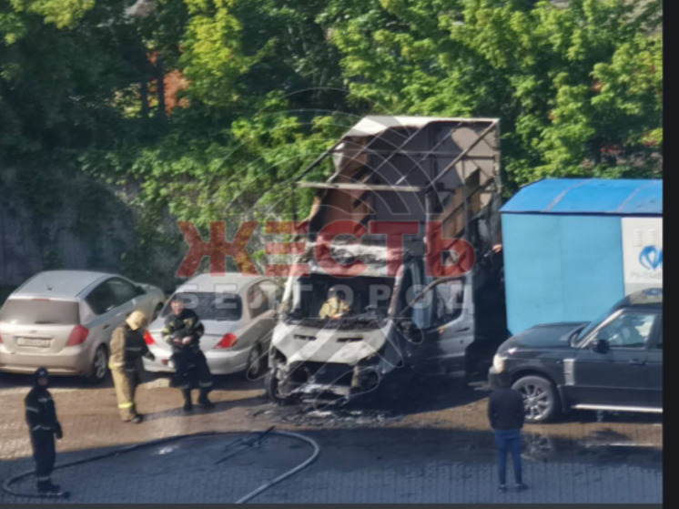 В Белгороде на Харгоре горели грузовик и легковушка около него