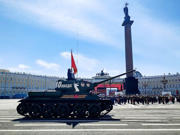 На прошлой неделе страна с размахом отметила 80‑летие Победы в Великой Отечественной вой­не. Масштабные торжества прошли и в Северной столице. О том, как жители города на Неве отдали дань памяти павшим, — в нашем материале.