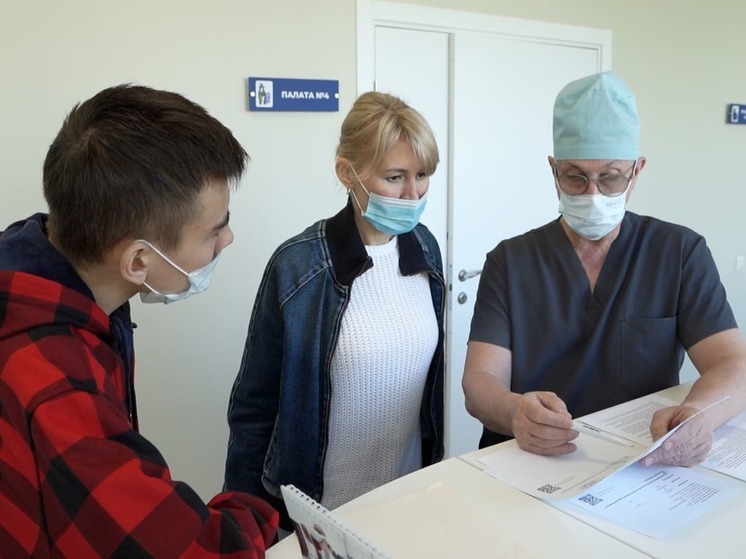 В Самаре 17-летнему подростку хирурги пересадили почку матери