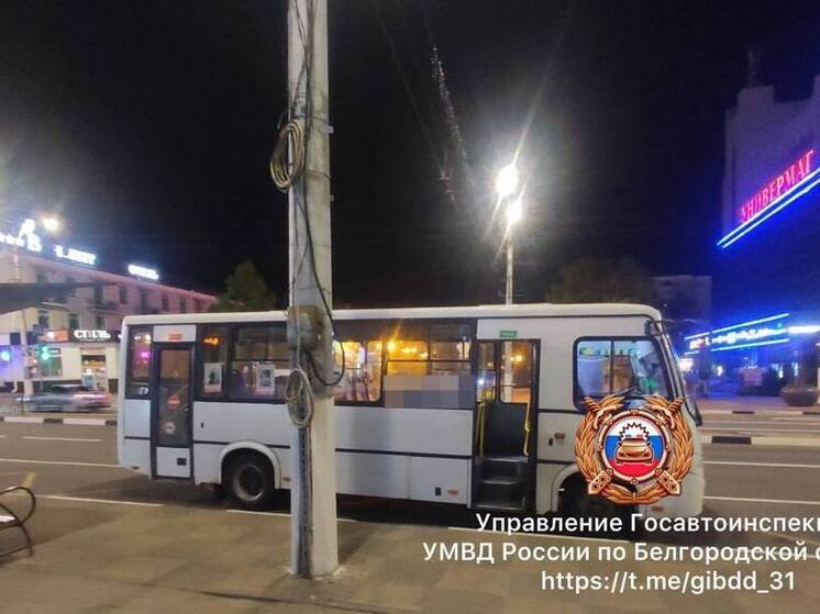 В Белгороде в салоне автобуса упали две пассажирки