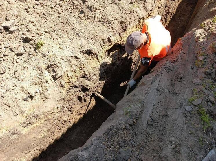 В Светлодолинском шефы из Севастополя продолжают замену водопровода