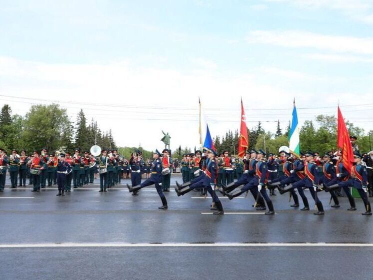 В Уфе торжественный парад в День Победы посетили 30 тыс. человек