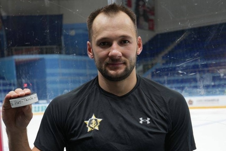 «Адмирал» продлил контракт с нападающим Петуховым