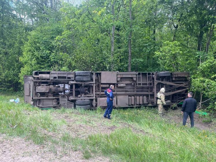 17 человек пострадали при столкновении автобуса с машинами под Курском
