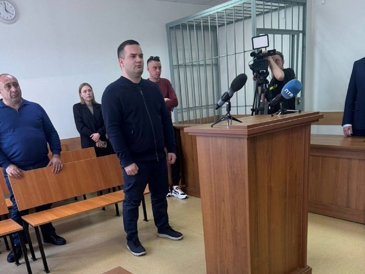 Инженер дал взятку в 990 тысяч рублей чиновнику из Первоуральска