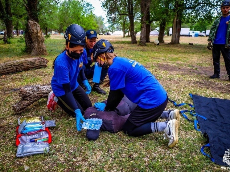 Дети спасают раненых и тушат пожары: в Астраханской области началась «Школа безопасности»