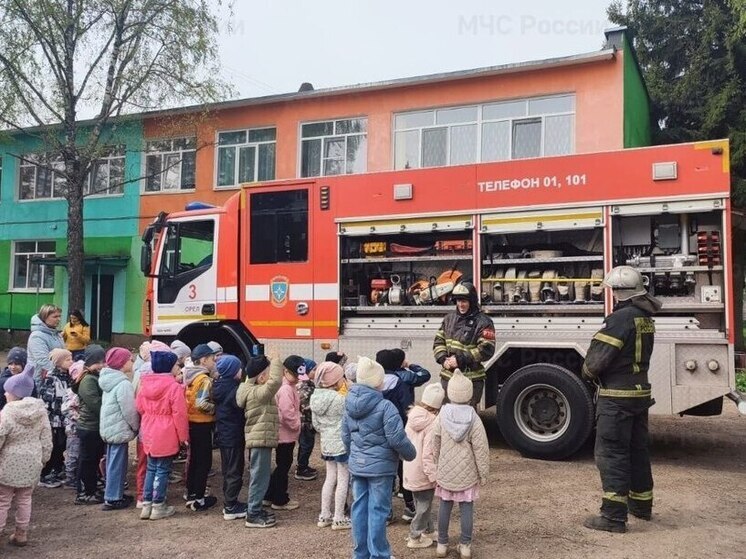 В Орле воспитанникам детского сада №3 рассказали о работе пожарных