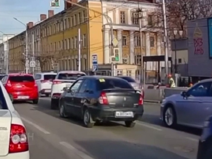 Рязанские автолюбители устроили «трюк» на дороге: момент попал на видео
