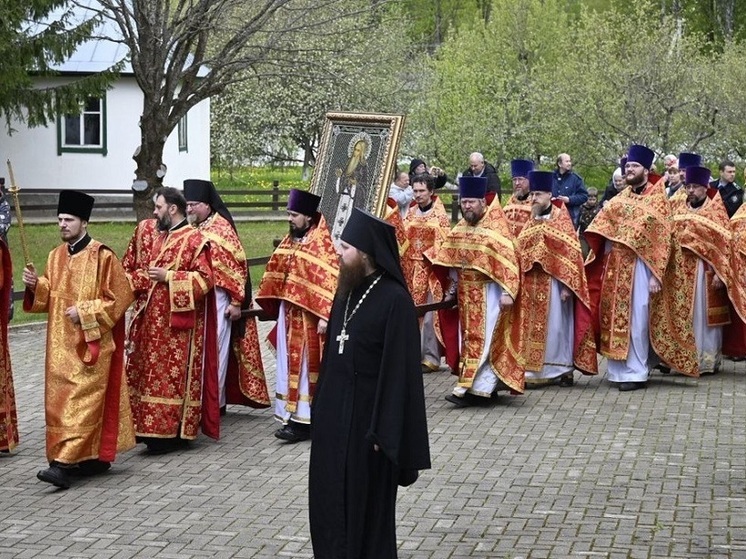 Митрополит Смоленский и Дорогобужский Исидор возглавил престольные торжества в Свято-Троицком Болдином мужском монастыре