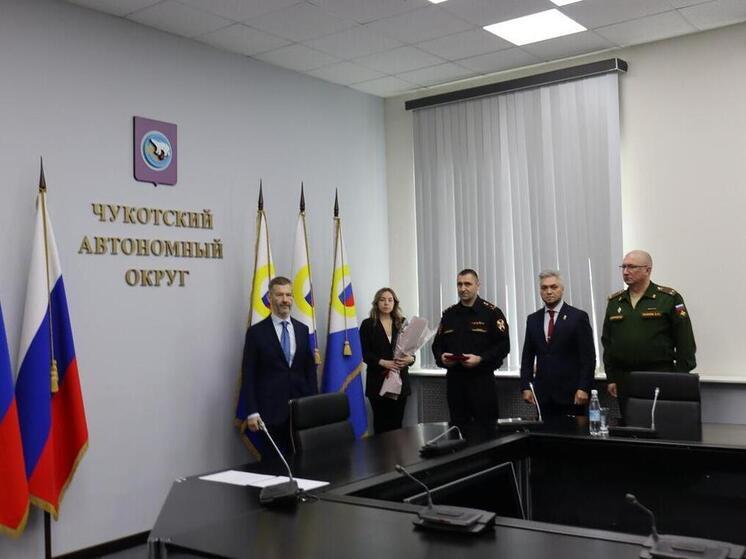 Семье погибшего военнослужащего Росгвардии передали госнаграду в Анадыре
