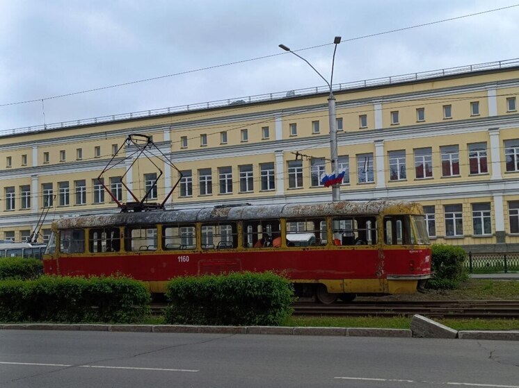 В Барнауле изменили схему движения трамваев из-за поломки на сетях