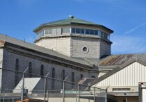 Ксения Петрова, российская ученая, арестованная в США за попытку ввоза эмбрионов когтистых лягушек, была переведена из изолятора в федеральное исправительное учреждение