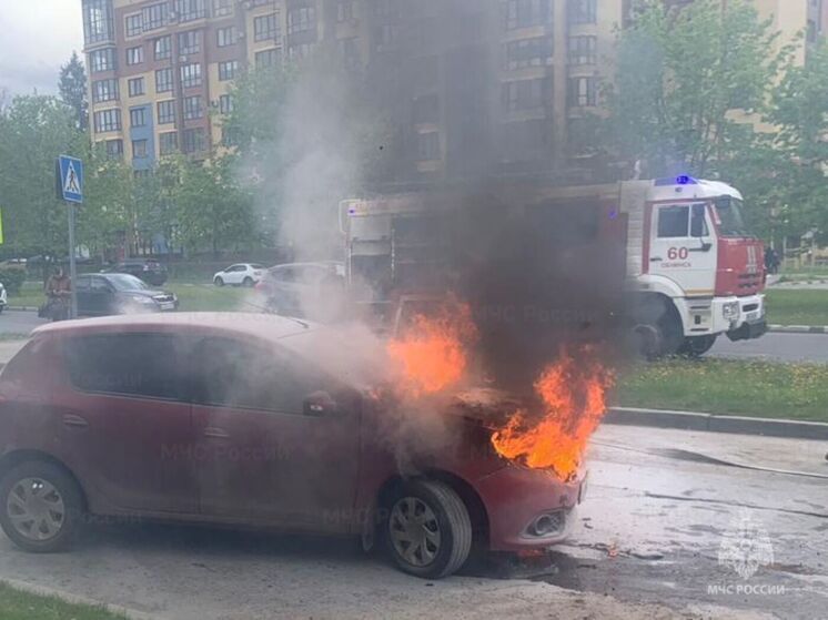 В центре Обнинска вспыхнул автомобиль