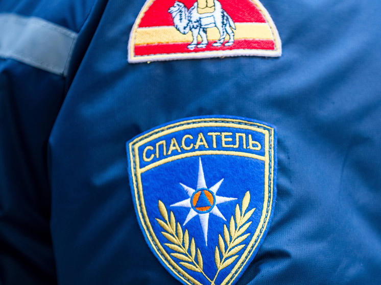 Спасатели сняли трех мальчиков со стены плотины в Усть-Катаве