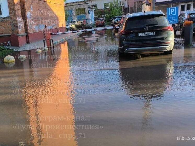 «Тульская Венеция» появилась на улице Братьев Жабровых из-за порыва сетей