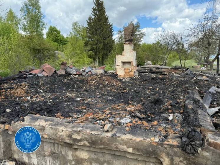 Прокуратура взяла на контроль расследование пожара с погибшими в брянском селе
