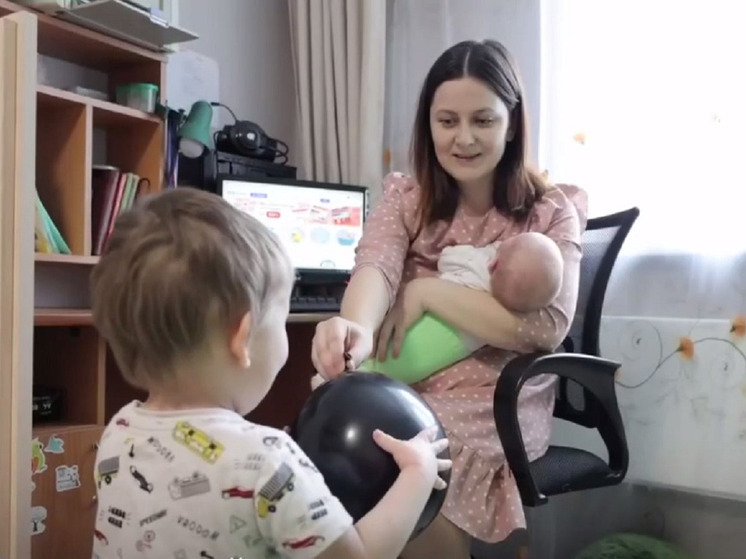 С осени в роддомах Ямала будут выдавать подарки для мам