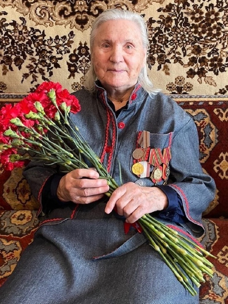 Труженица тыла из Салехарда Нина Дударева отмечает 100-летний юбилей