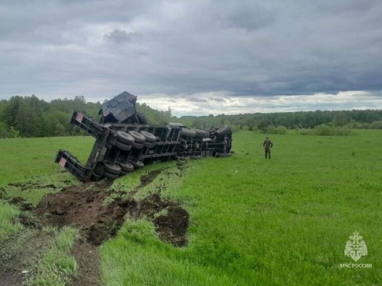 Два человека пострадали в Башкирии при столкновении грузовика и иномарки