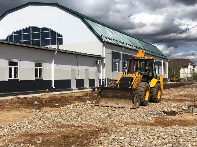 Партийный десант «Единой России» посетил стройку ФОКа для лыжников