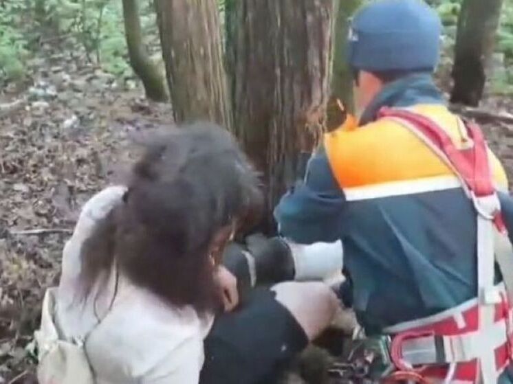 Уфимские спасатели помогли упавшей в овраг женщине
