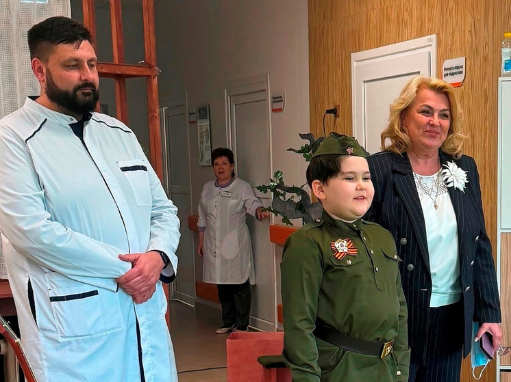 Артисты театра кукол провели спектакль для юных воронежцев с онкологией