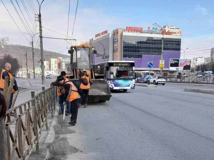 Интенсивность уборки на улицах Мурманска увеличивается