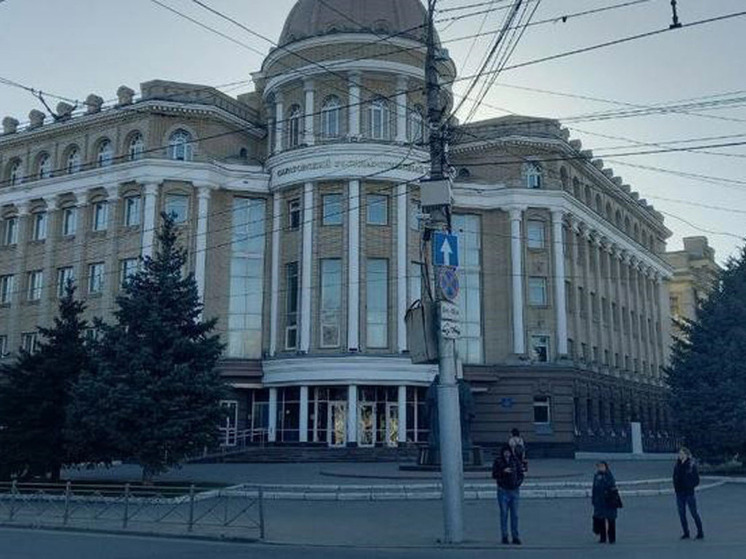 Более половины саратовцев считают престижным высшее образование