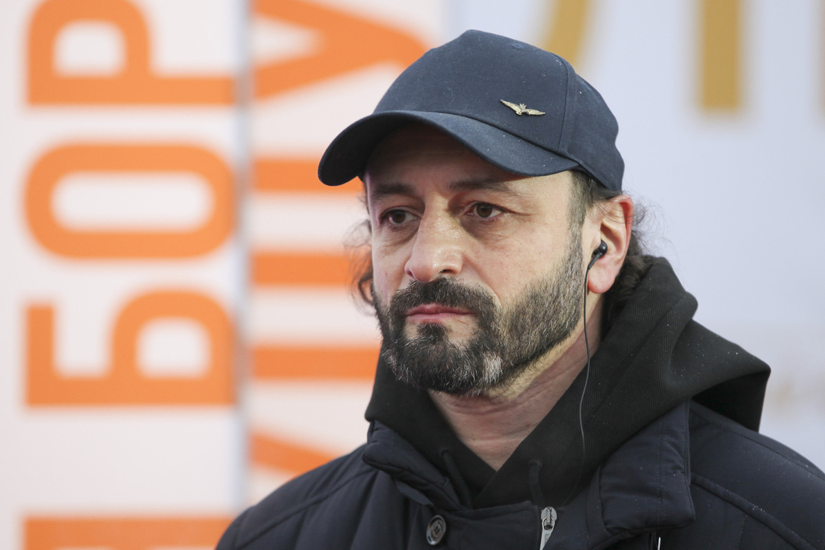 Авербух принес извинения за "безответственную глупость" о жене
