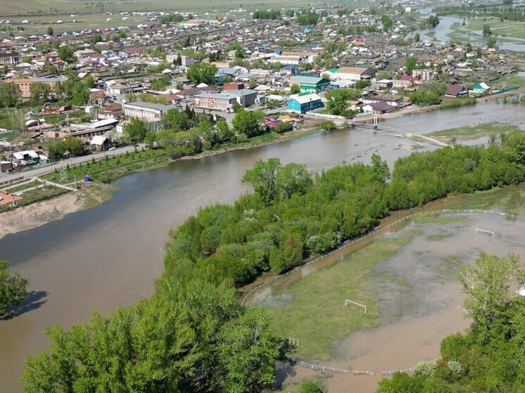 Вода в реке Абакан продолжает пребывать