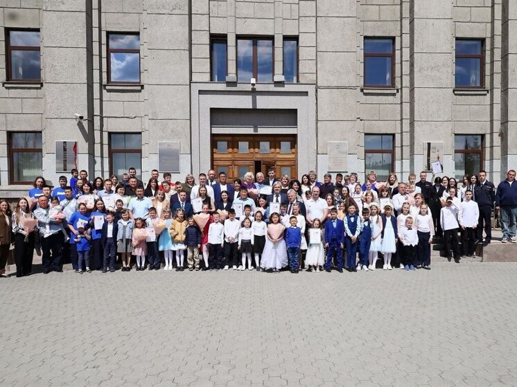 В Иркутске наградили 15 семей - победителей конкурса «Почетная семья Иркутской области»