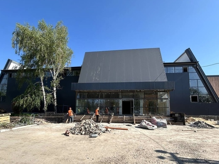 В Мариуполе продолжается строительство спорткомплекса в Ильичевском районе